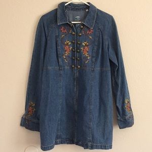 Denim top w embroidery long sleeves hip length